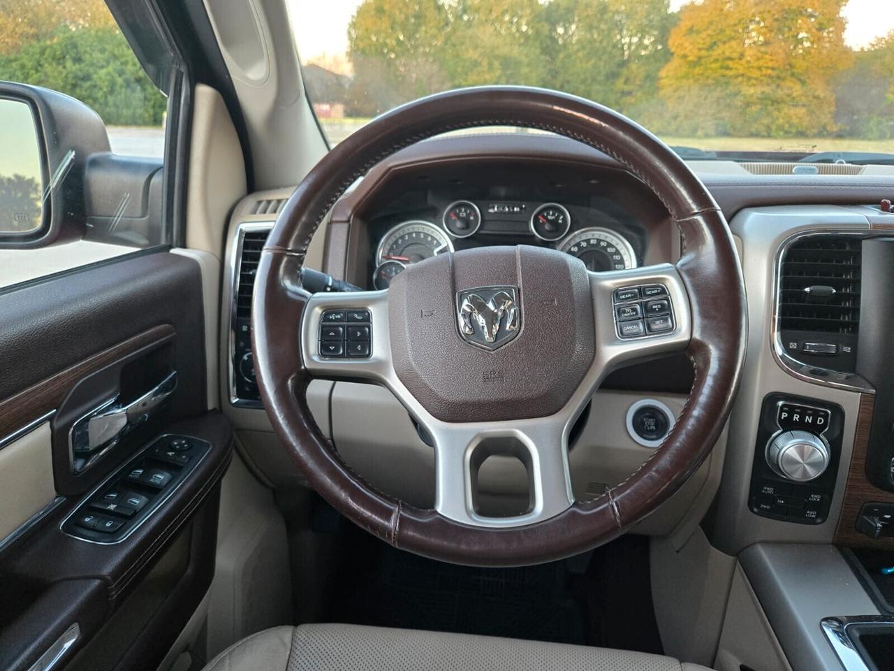 Dodge RAM 1500 HEMI 5.7 V8 -LARAMIE- 4X4