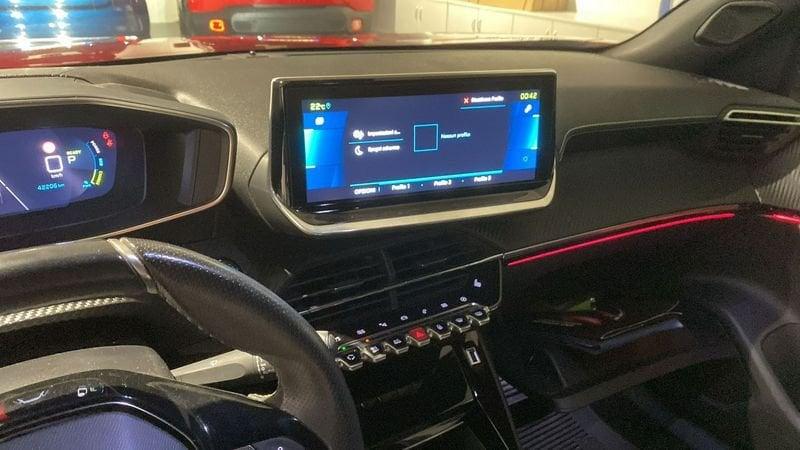 Peugeot 2008 motore elettrico 136 CV GT Pack