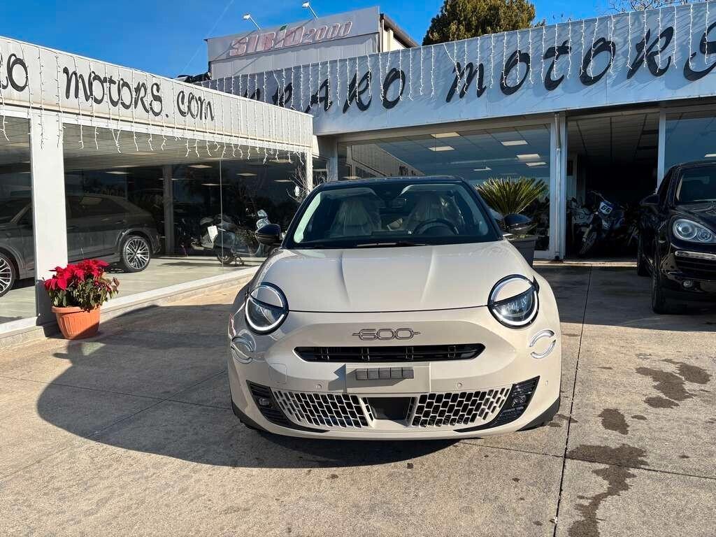 Fiat 600 Hybrid 110 CV DCT MHEV La Prima 2025 KM 0 IVA ESPOSTA Tua a soli 249 Euro al mese