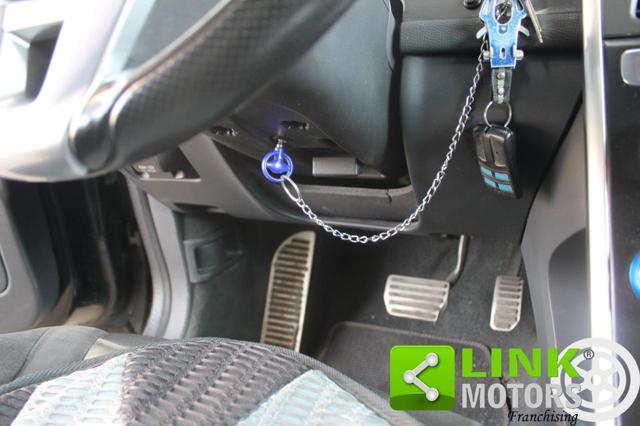 VOLVO XC60 2.0 D4 R-DESIGN MOMENTUM GT-8