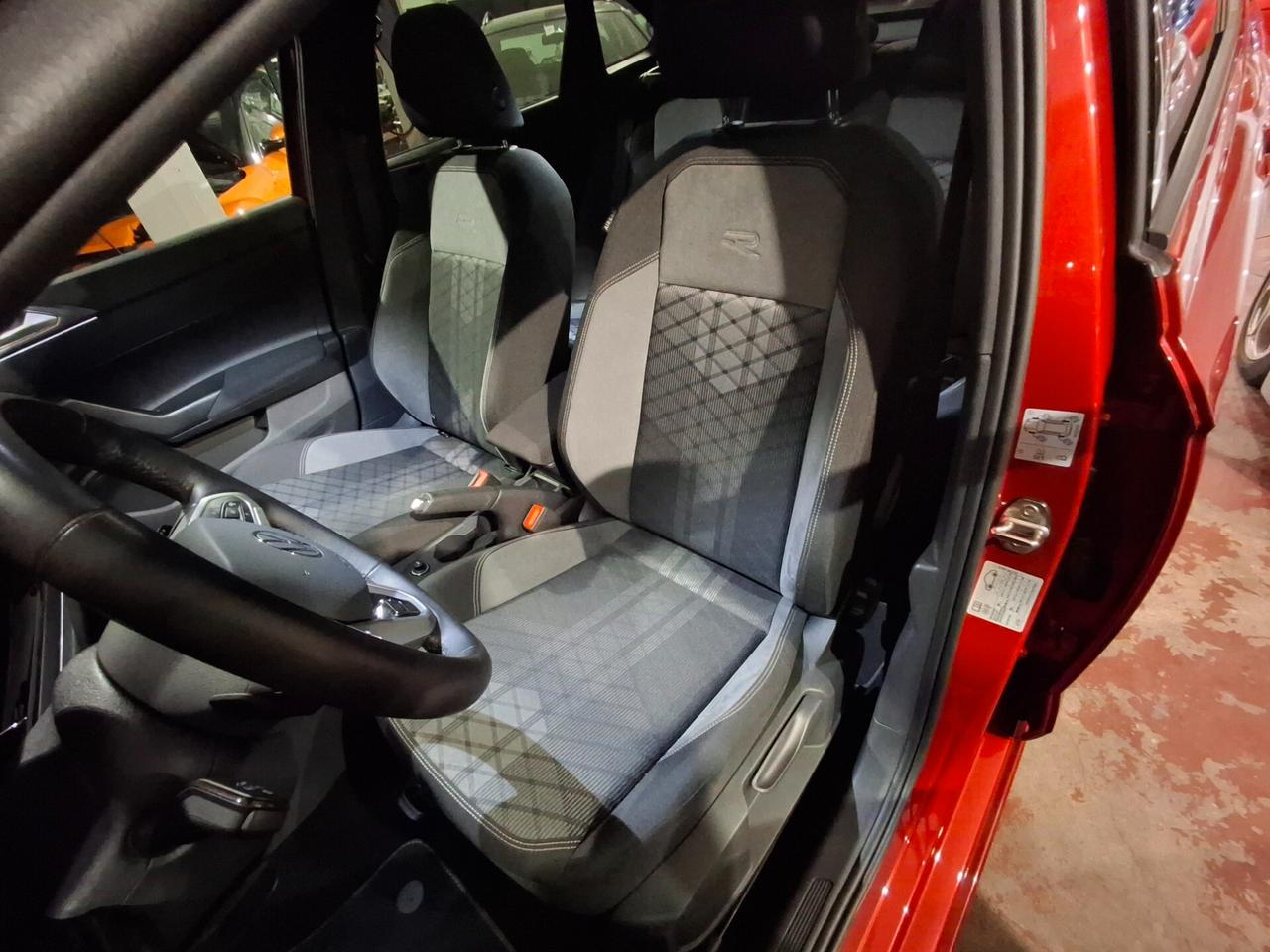 VOLKSWAGEN TAIGO R-LINE FULL!!! PARI AL NUOVO!!!