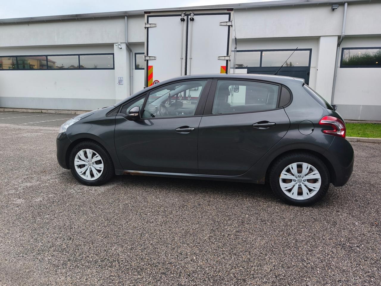 Peugeot 208 1.2 NEOPATENTATI GARANZIA