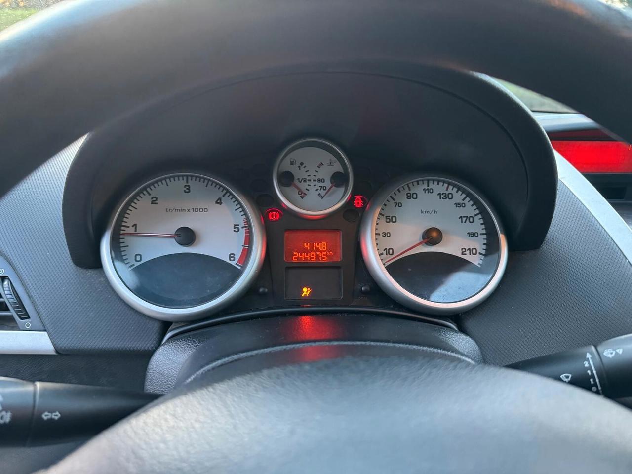 Peugeot 207 1.4 HDi 70CV 3p. ONE Line