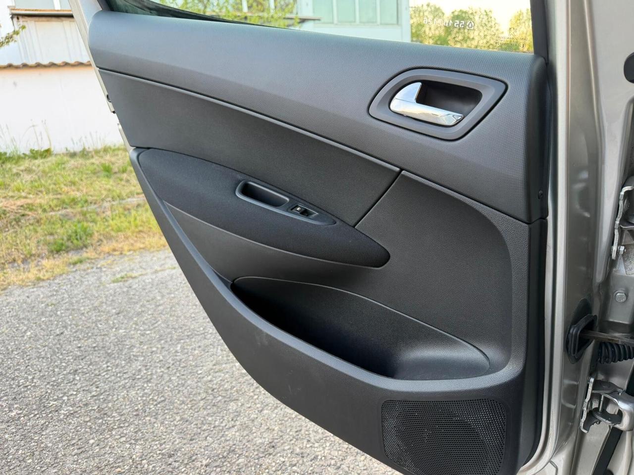 Peugeot 308 1.6 HDi 90CV 5p. Tecno