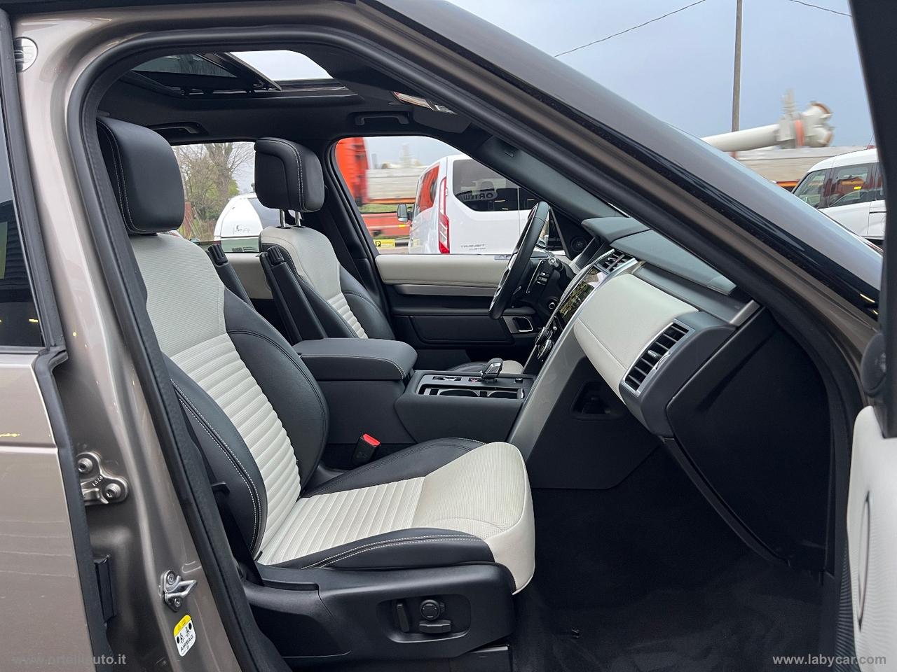 LAND ROVER Discovery 3.0D I6 249CV R-Dyn. SE 7 POSTI