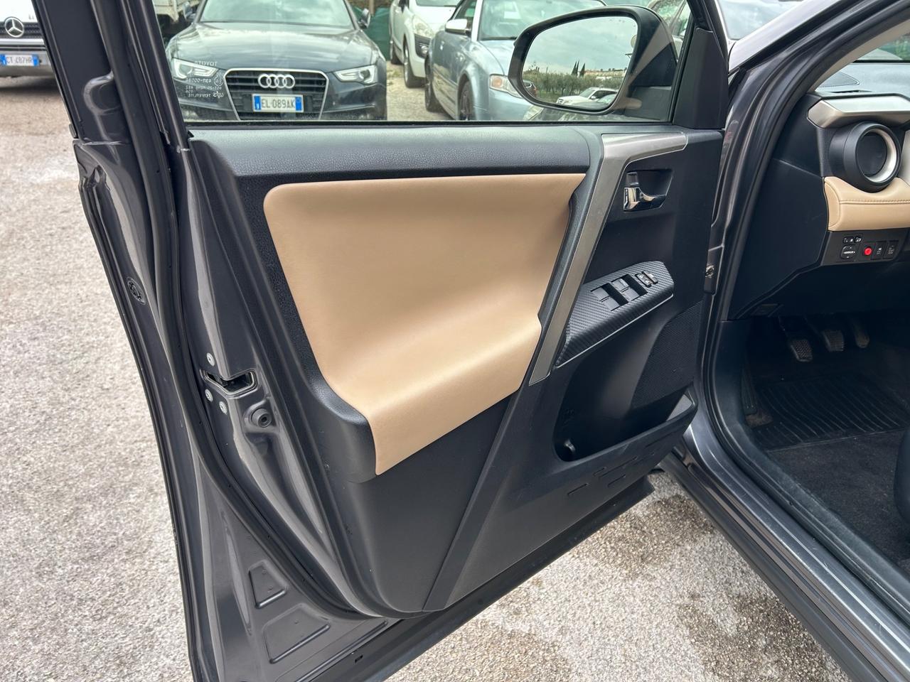 Toyota RAV 4 RAV4 2.0 D-4D 4WD Lounge
