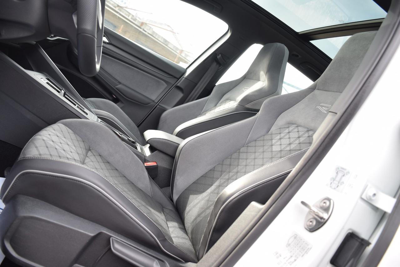 Volkswagen Golf VIII SW GANCIO TETTO 2.0TDI 150CV AUT., DSG R-Line FULL