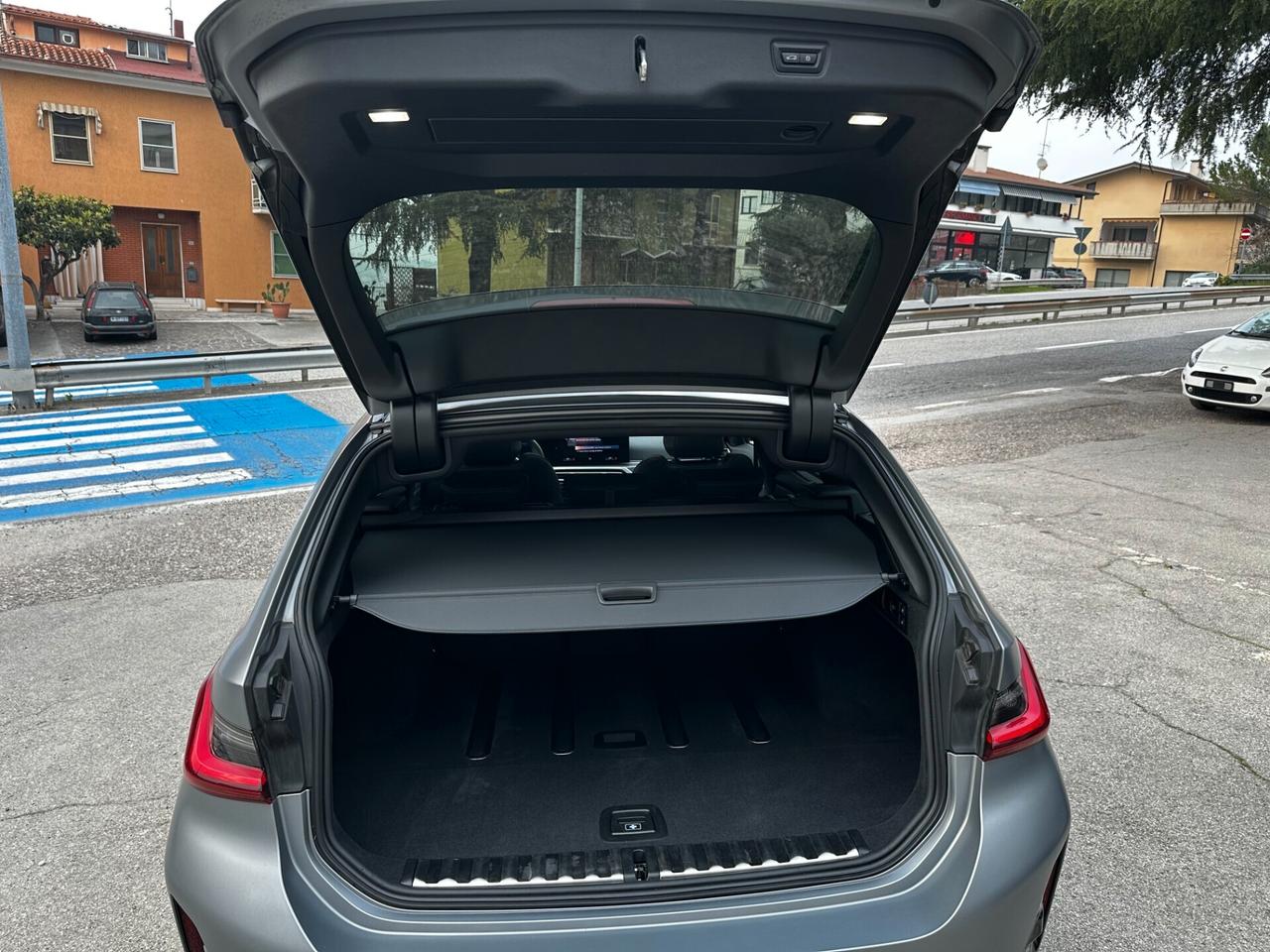 Bmw 320d xDrive Touring M Sport PRO_TETTO_R19_MATRIX_BLACK_