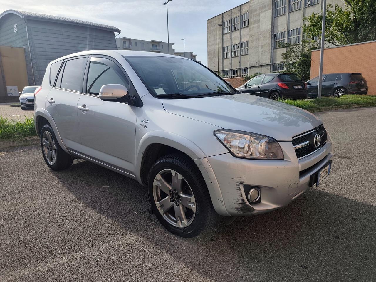 Toyota RAV4 4x4 automatico 2.2 D-Cat A/T 150 CV Luxury