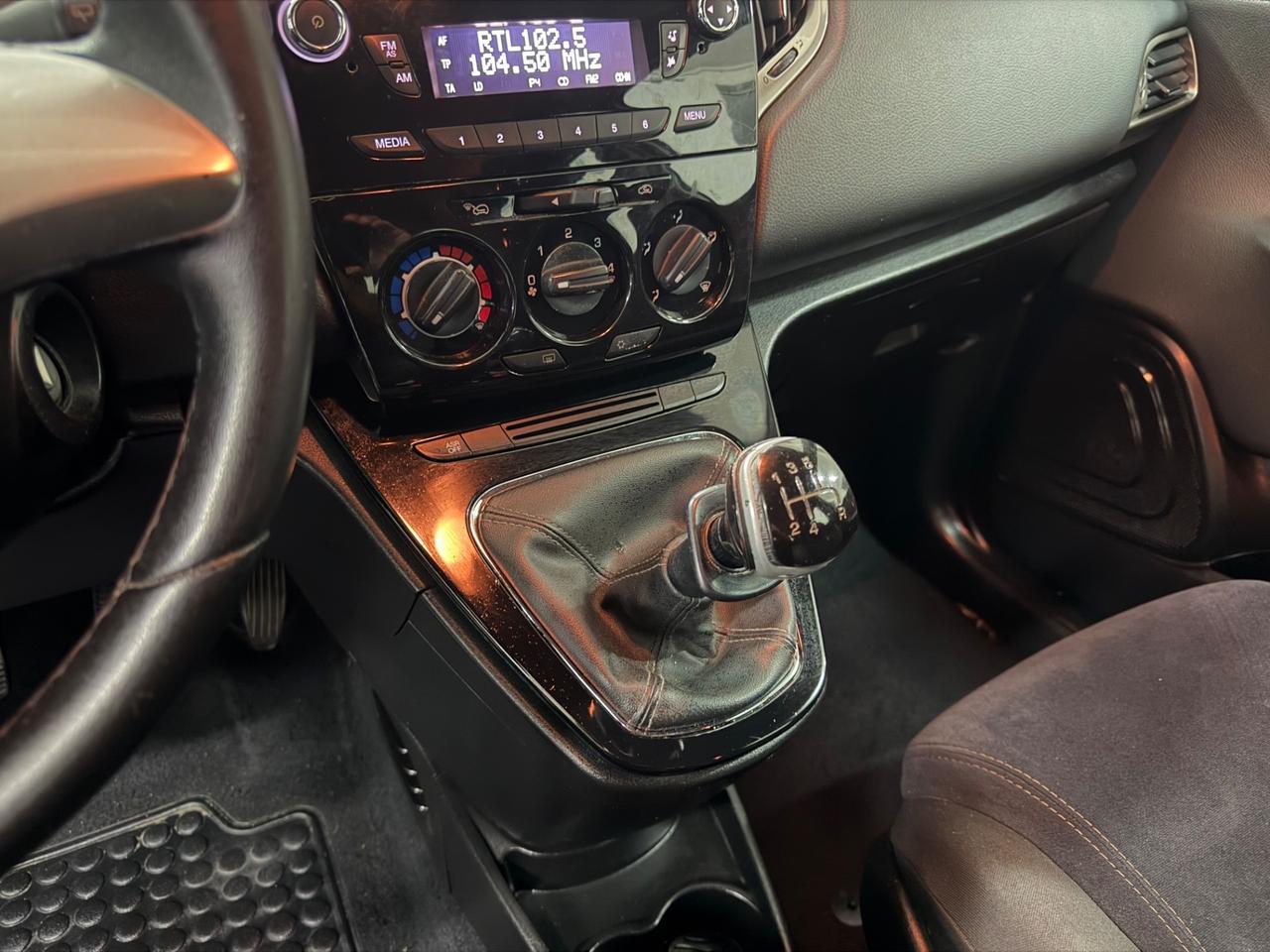 Lancia Ypsilon 1.2 69 CV 5 porte S&S Silver