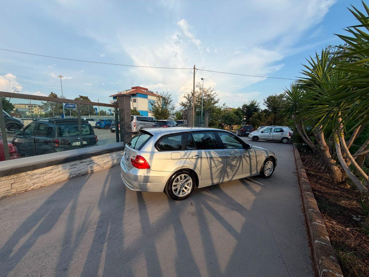 BMW - Serie 3 Touring - 320d Futura