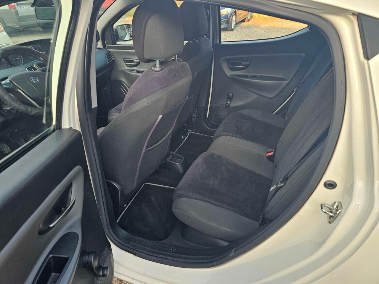 Lancia Ypsilon 0.9 TwinAir 85 CV 5 porte S&S Platinum