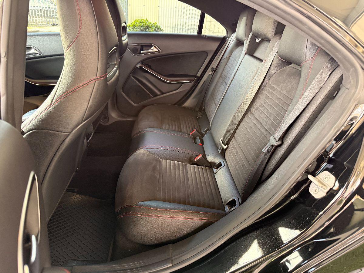 MERCEDES - Classe CLA 200 d Premium Dark Night auto