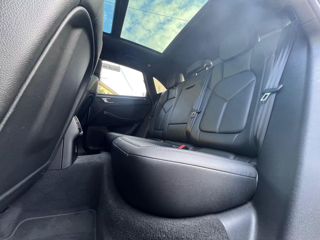 Porsche Macan 2.0 S #8216