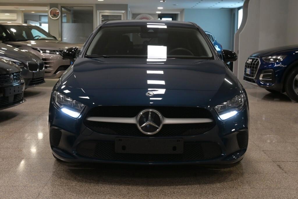 MERCEDES-BENZ A 180D 116CV 6M. BUSINESS SOLUTION ( NAVI - TELECAMERA POST. - CRUISE )