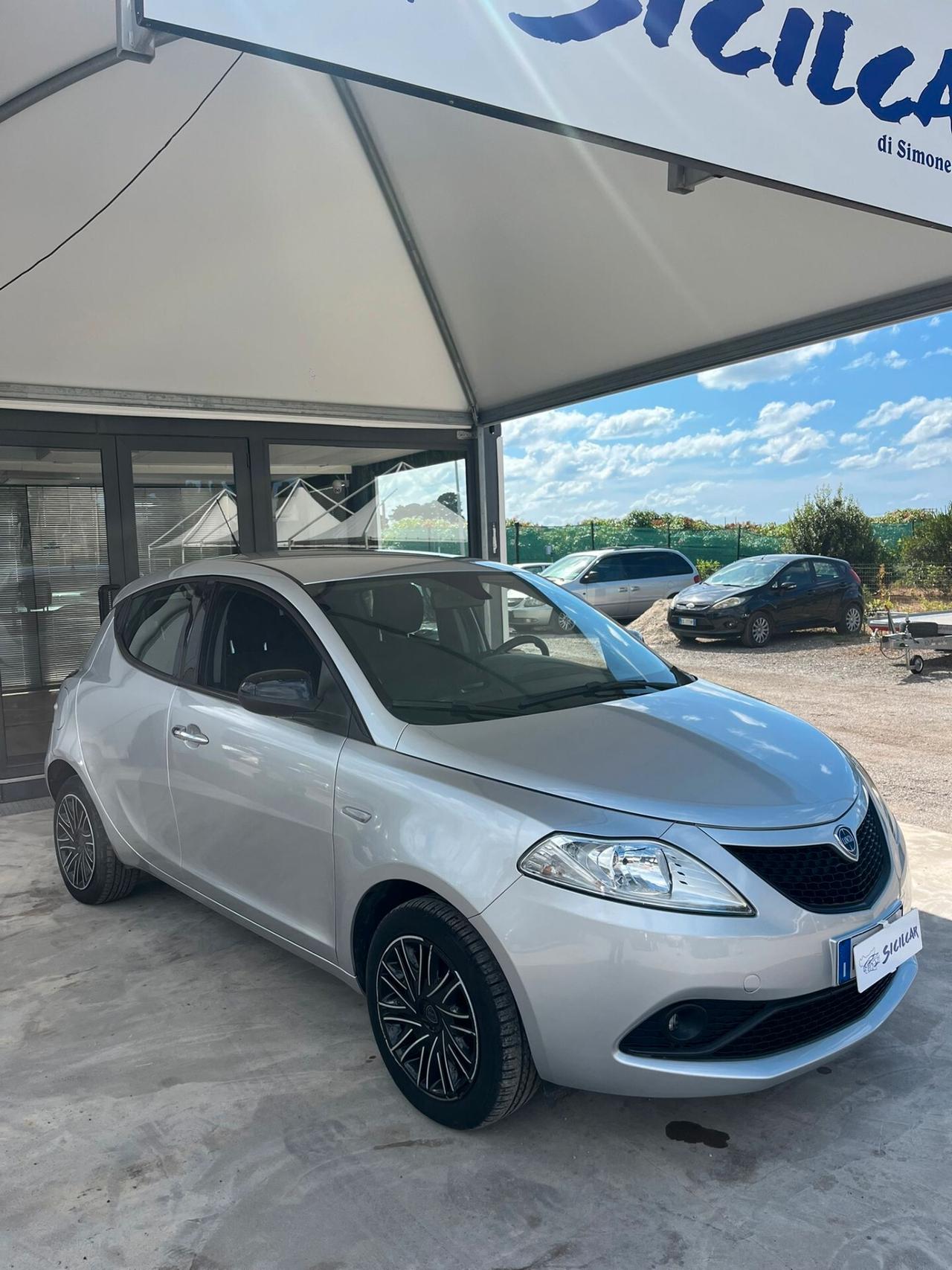 Lancia Ypsilon 1.2 69 CV 5 porte S&S Platinum