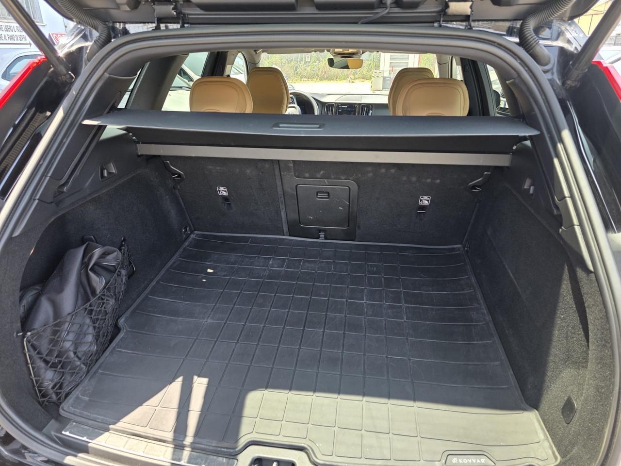 Volvo XC60 B4 2.0 hybrid 2023