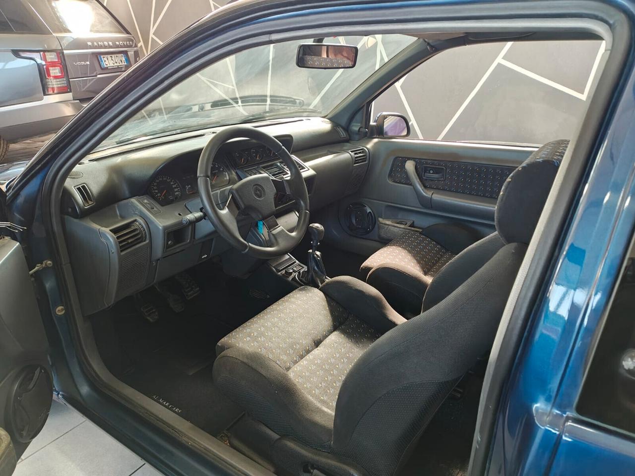 Renault Clio 1.8i 16V cat