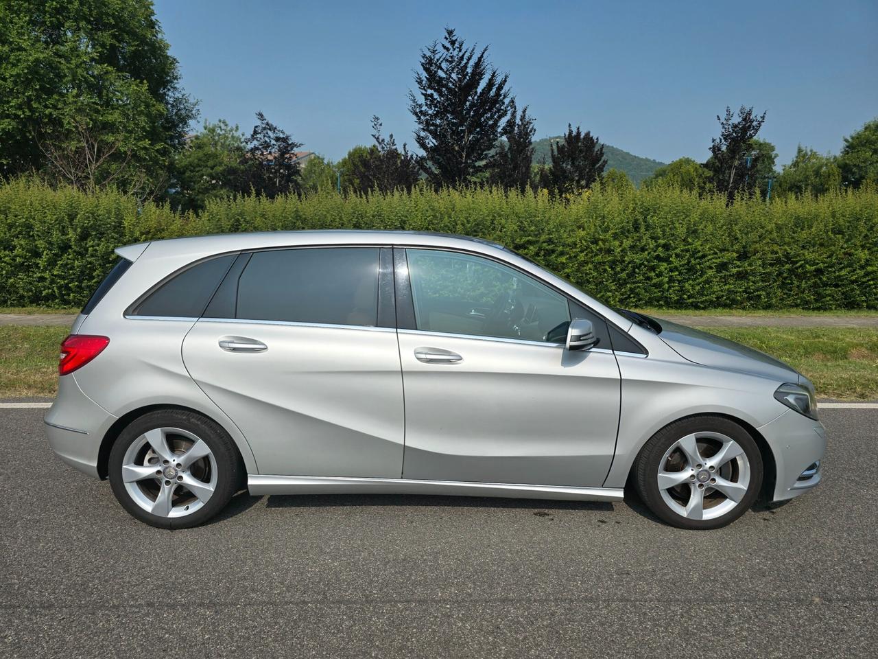 MERCEDES B180 PREMIUM AUTOMATICO