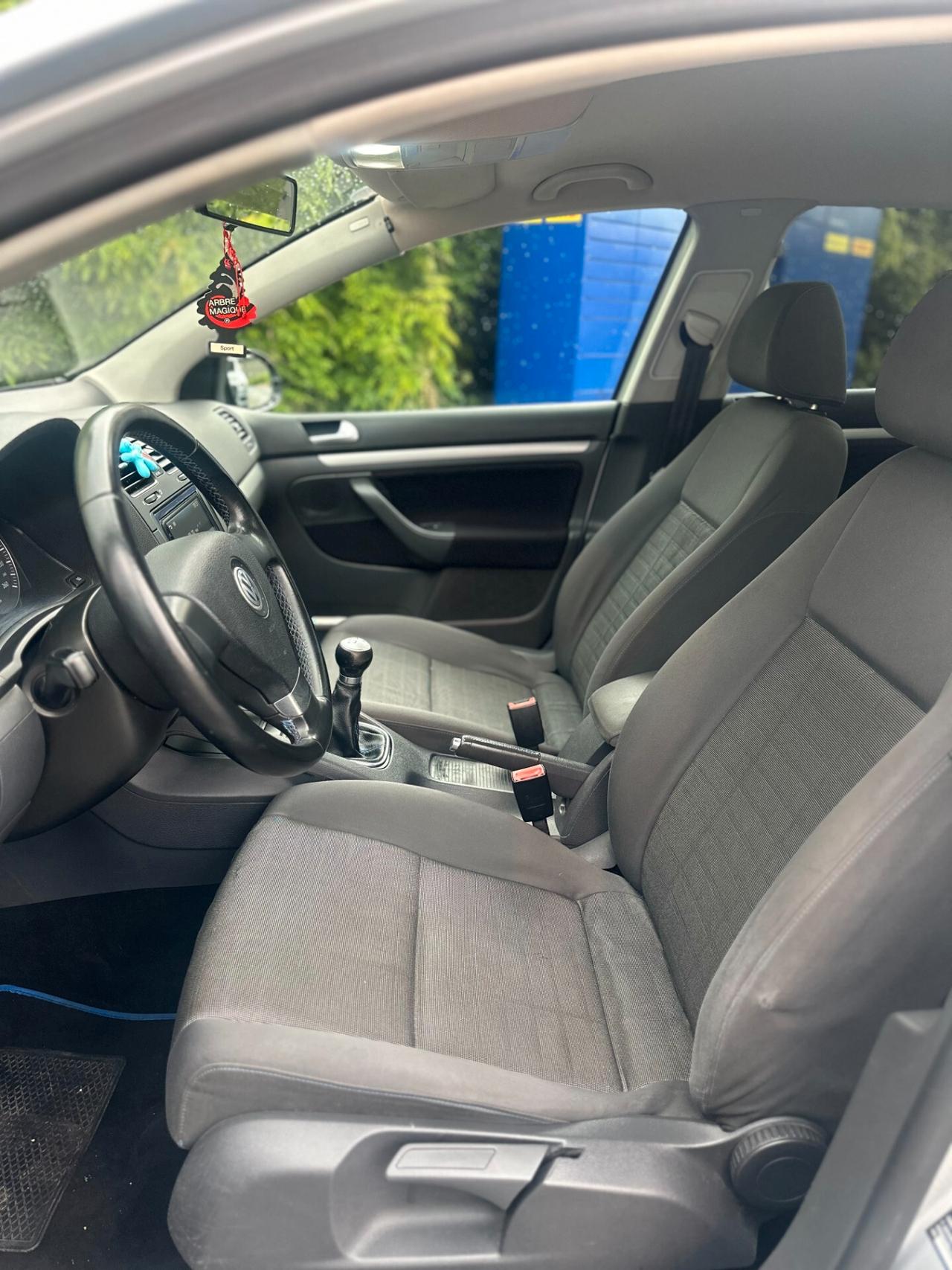 Volkswagen Golf 1.6 16V FSI 5p. Comfortline