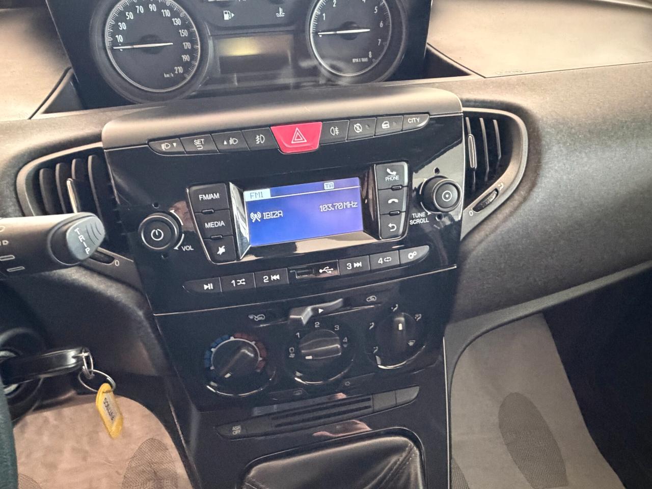 Lancia Ypsilon 1.2 69 cv. ELEFANTINO BLU