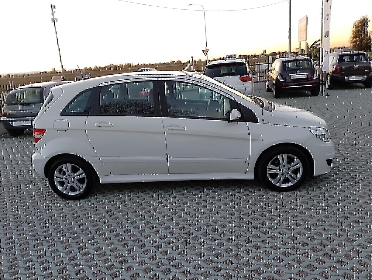 Mercedes-benz B 180~DIESEL~215.000~GARANZIA~2011