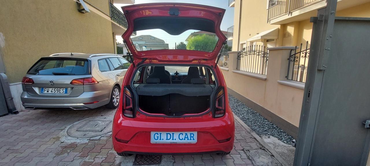 VOLKSWAGEN UP BENZINA/METANO DI SERIE TELEFONO LEGA PELLE SENSORI IMPECCABILE