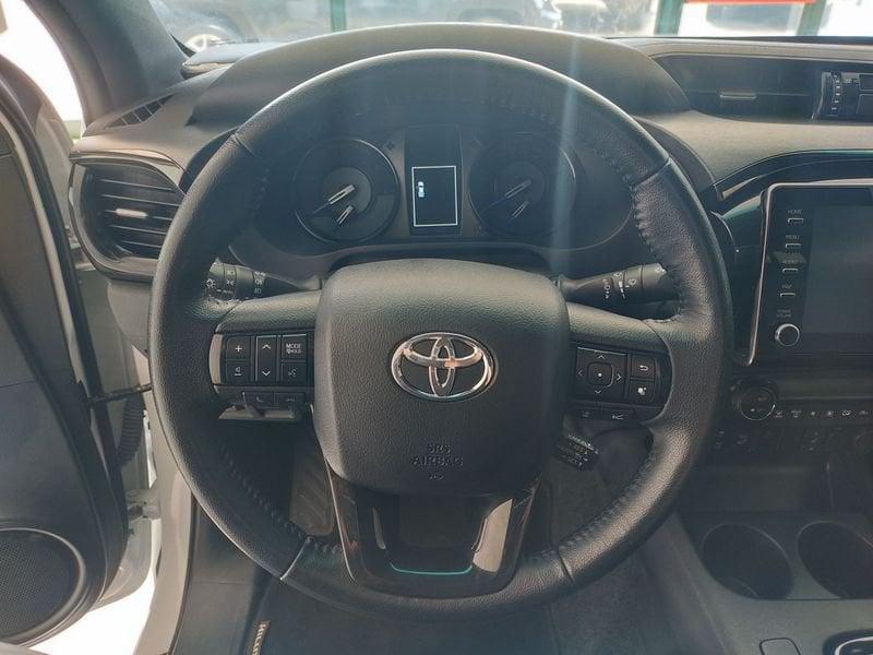Toyota Hilux 2.4 D-4D A/T 4WD 4 porte Double Cab Invincible