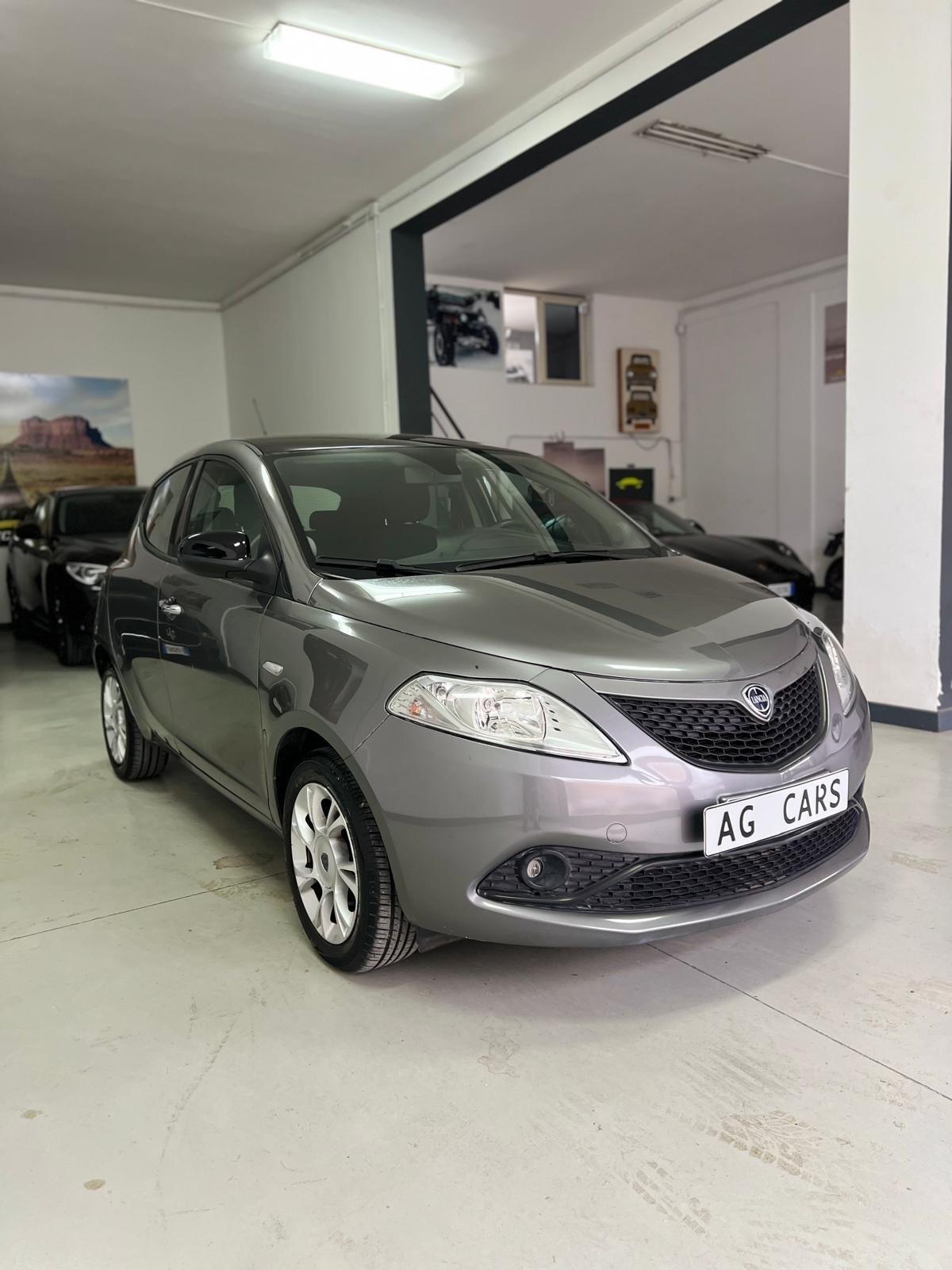 Lancia Ypsilon 1.2 69 CV 5 porte S&S Platinum