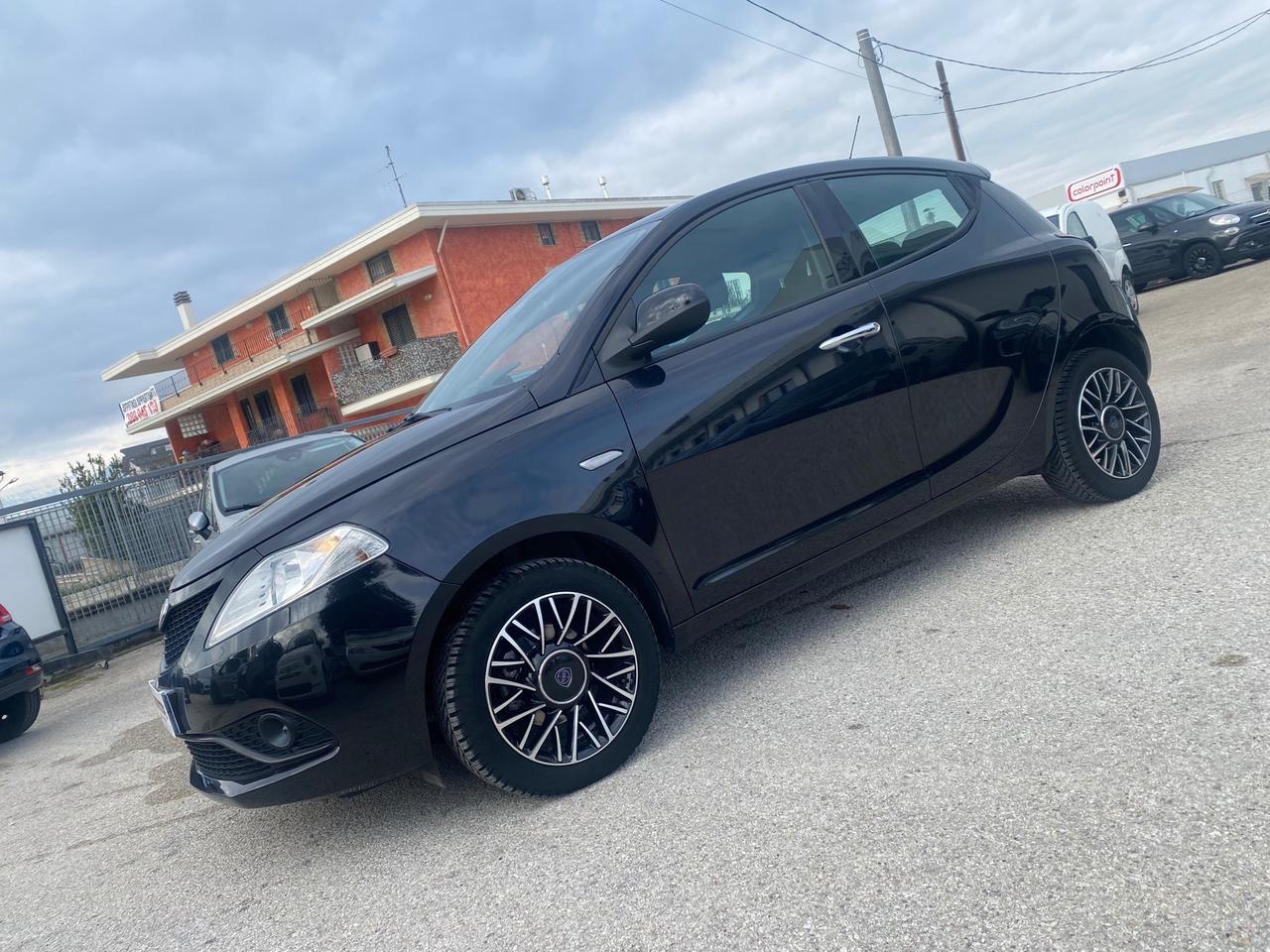 Lancia Ypsilon 1.2 69 CV 5 porte GPL Ecochic Gold