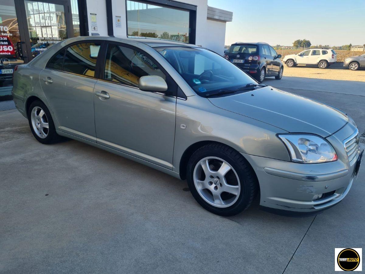 TOYOTA Avensis Benzina