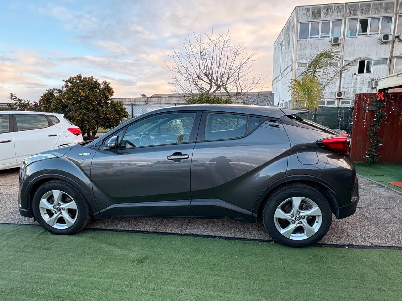 Toyota C-HR 1.8 Hybrid E-CVT Active