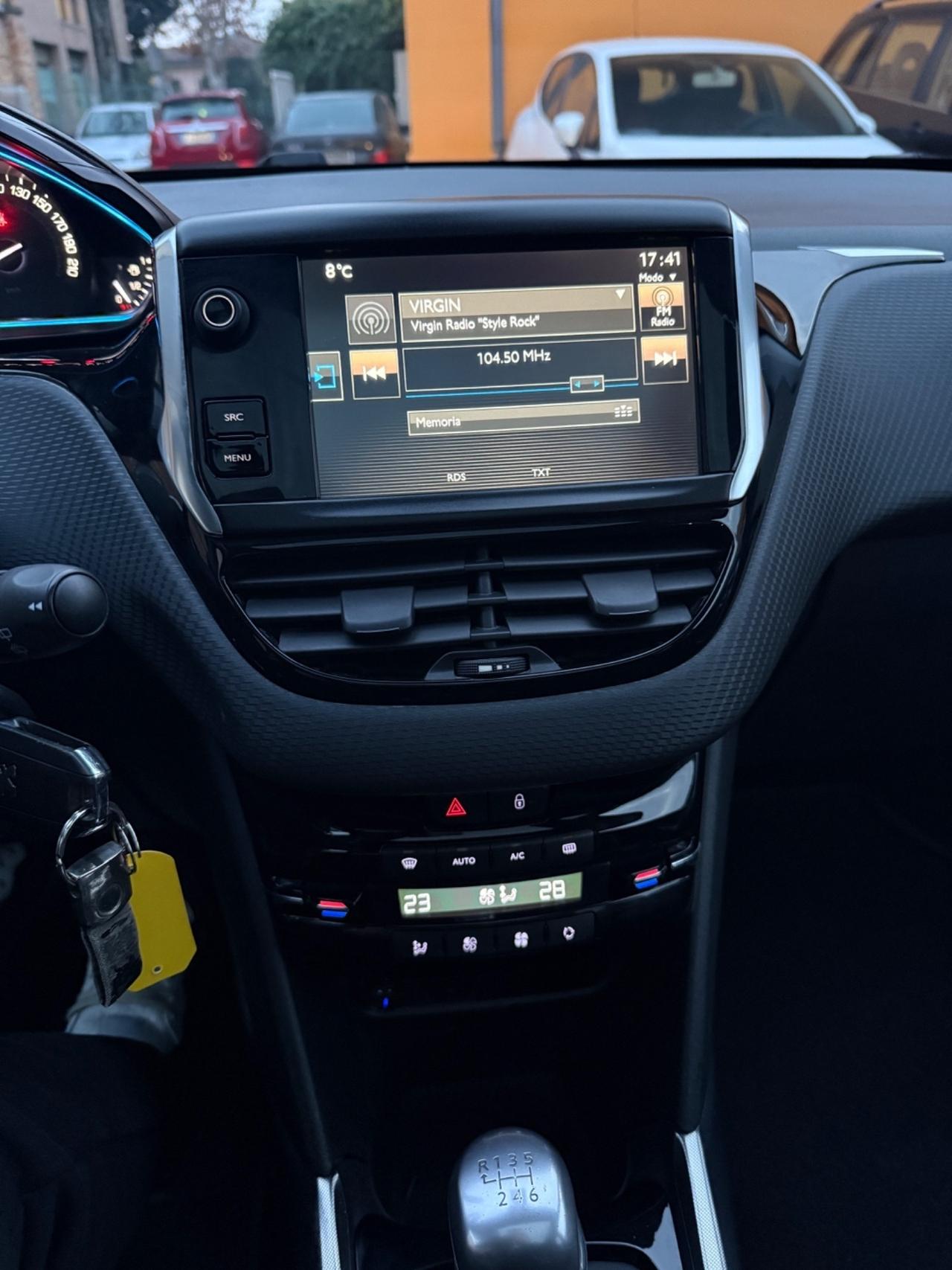 Peugeot 2008 1.6 e-HDi 115 CV Stop&Start Féline