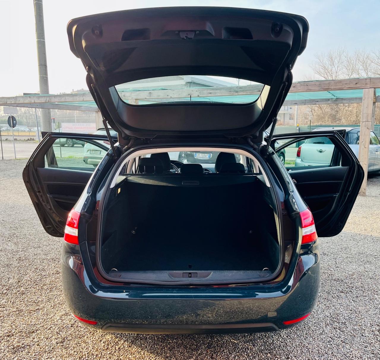 Peugeot 308 station wagon 1.6cc 99cv HDI