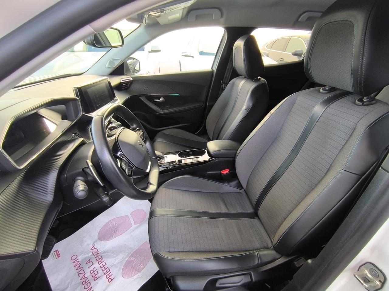 Peugeot 2008 BlueHDi 130 S&S EAT8 Allure Pack 2021