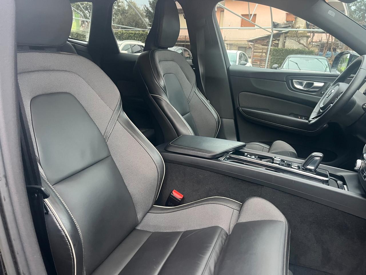 Volvo XC 60 XC60 B4 (d) automatico MOMENTUM PRO