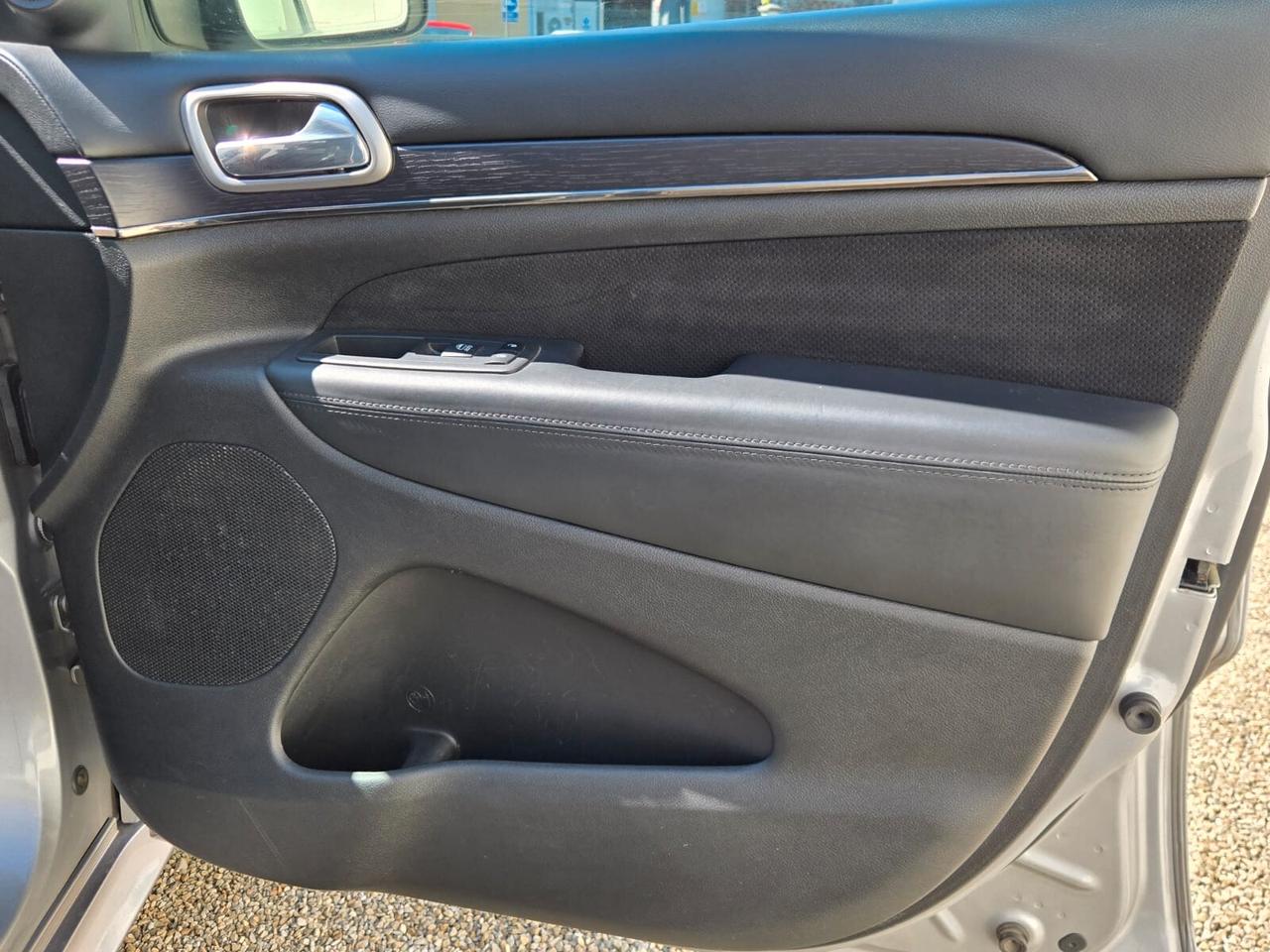 Jeep Grand Cherokee 3.0 V6 CRD 250 Multijet II S Model full
