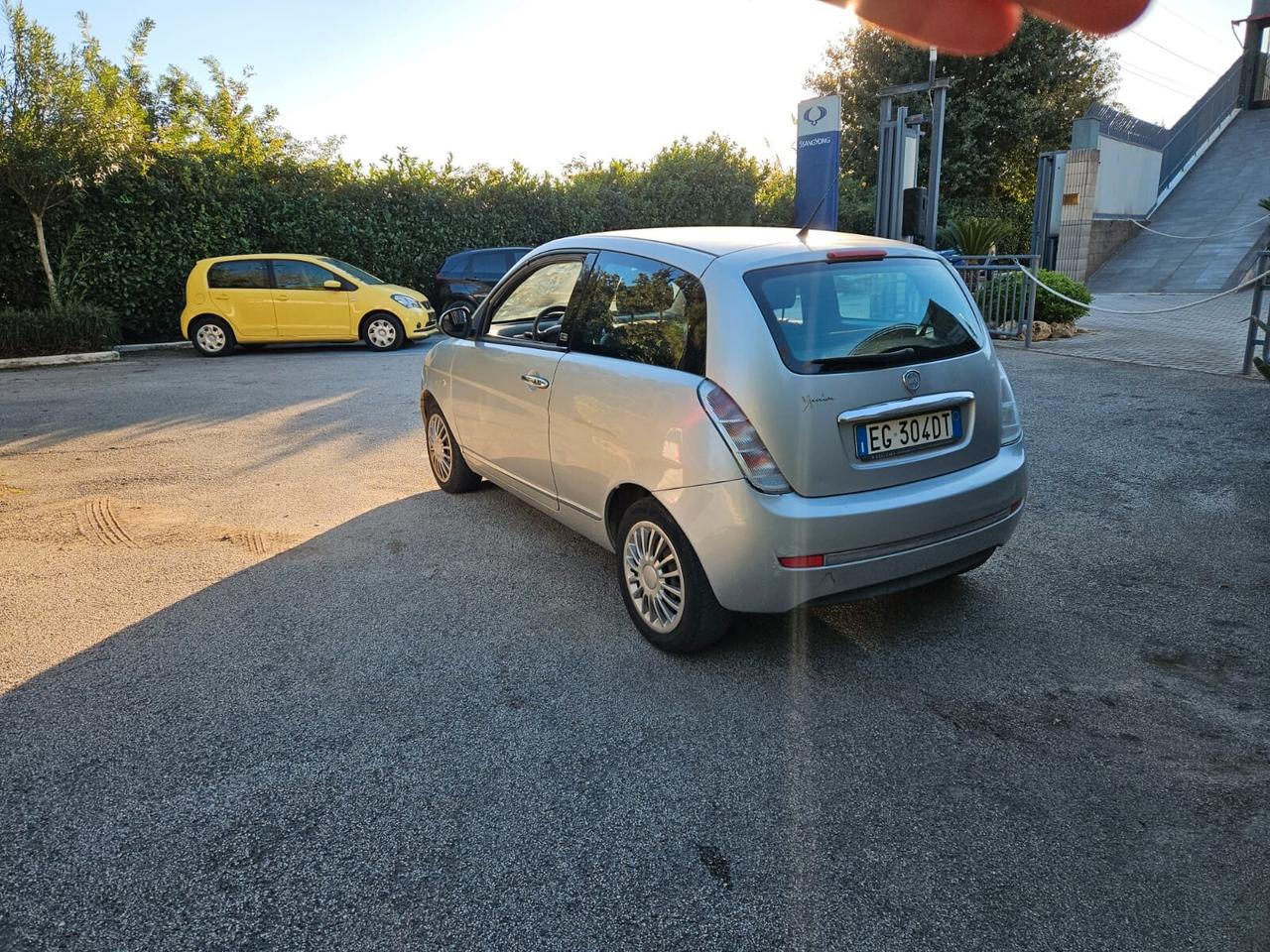 Lancia Ypsilon DIVA PER COMMERCIANTI