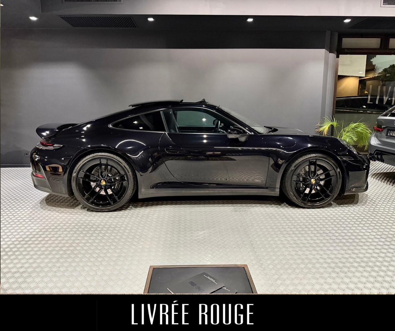 Porsche 911 Carrera 992 . 2