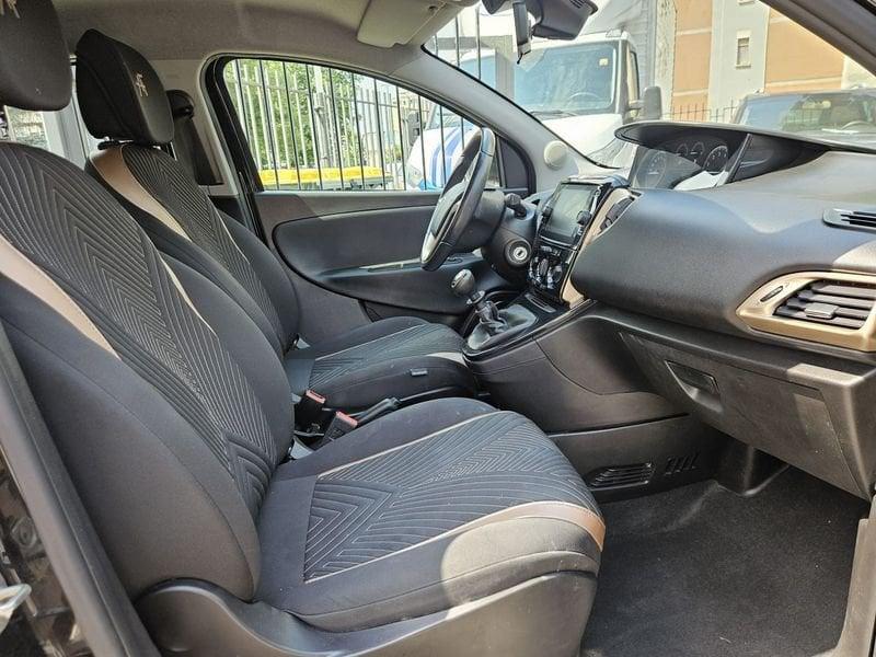 Lancia Ypsilon 1.0 FireFly 70cv Hybrid Alberta Ferretti