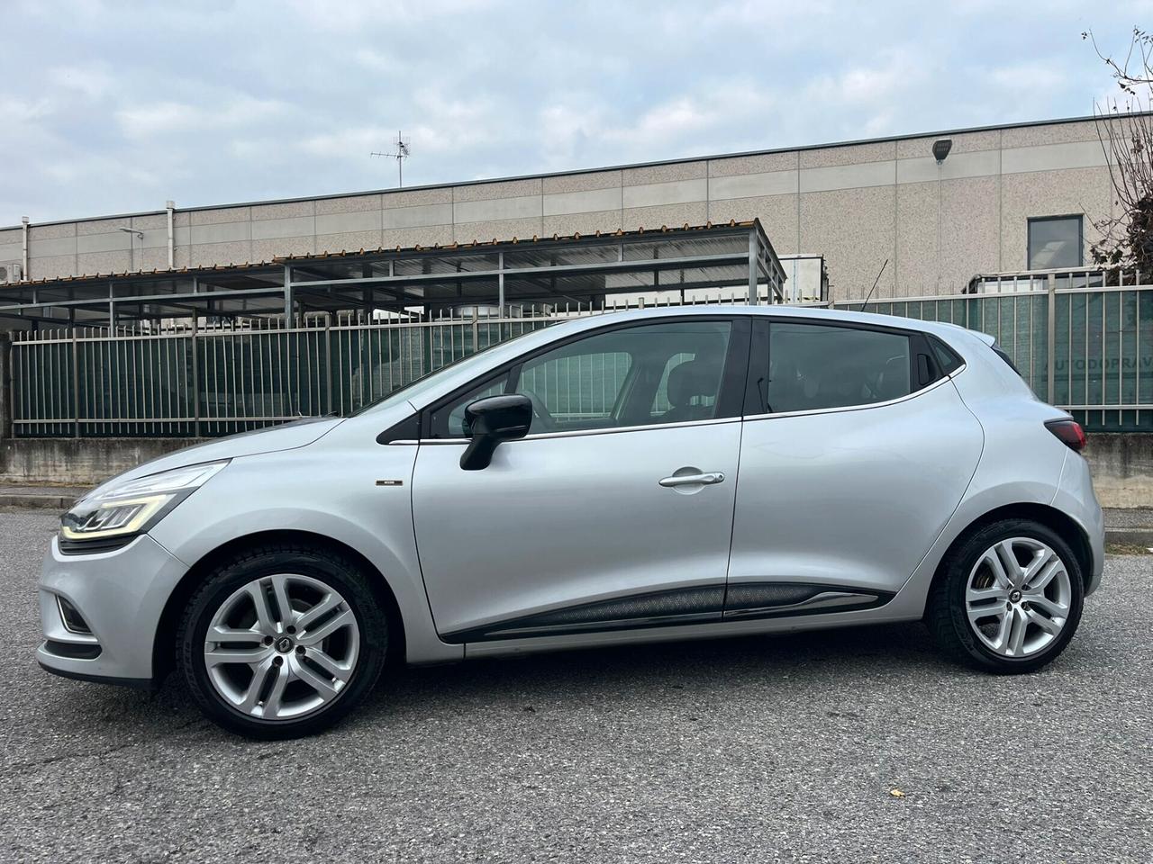 Renault Clio 1.5DCI MOSCHINO X NEOPANTETATI