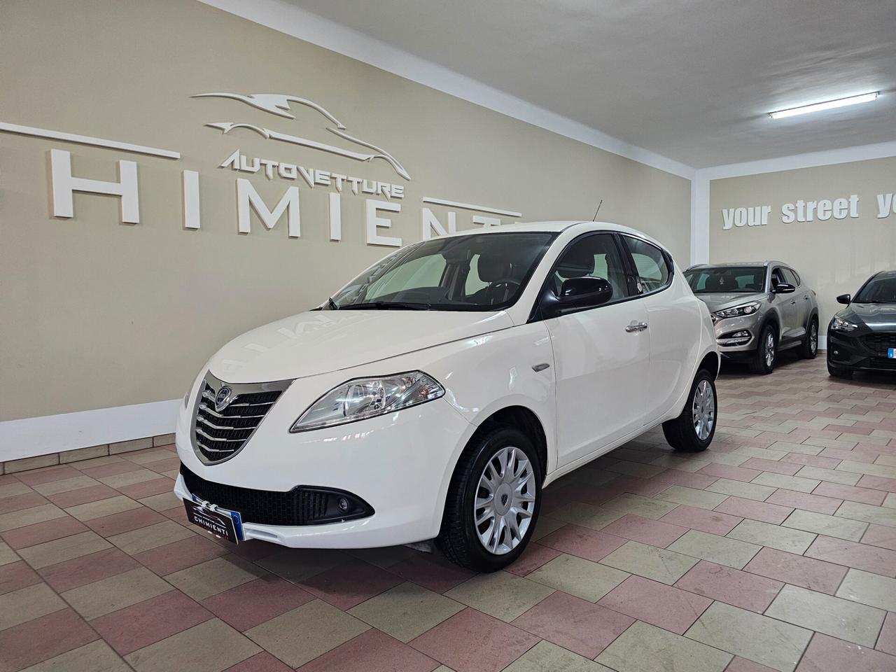 Lancia Ypsilon 0.9 TwinAir 85 CV 5 porte Metano Ecochic Gold