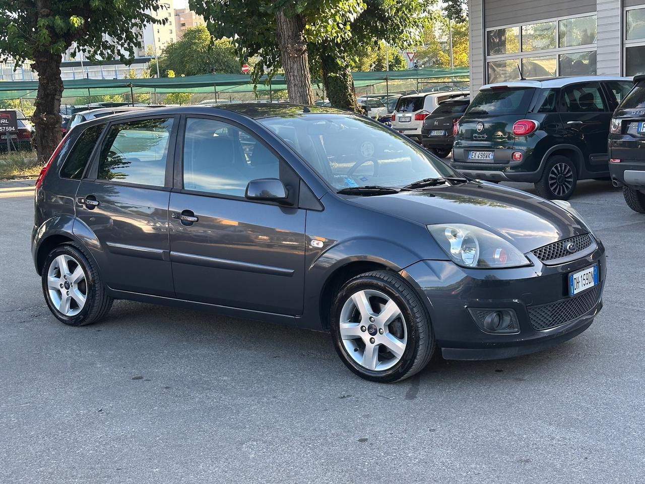 Ford Fiesta 1.2 16V 5p. Ghia X Neopatentati