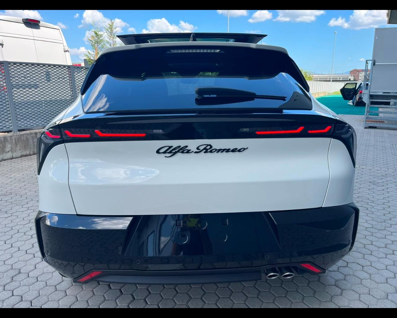 Alfa Romeo Junior 1.2 HYBRID 145cv edct6 TETTO PANORAMICO APRIBILE