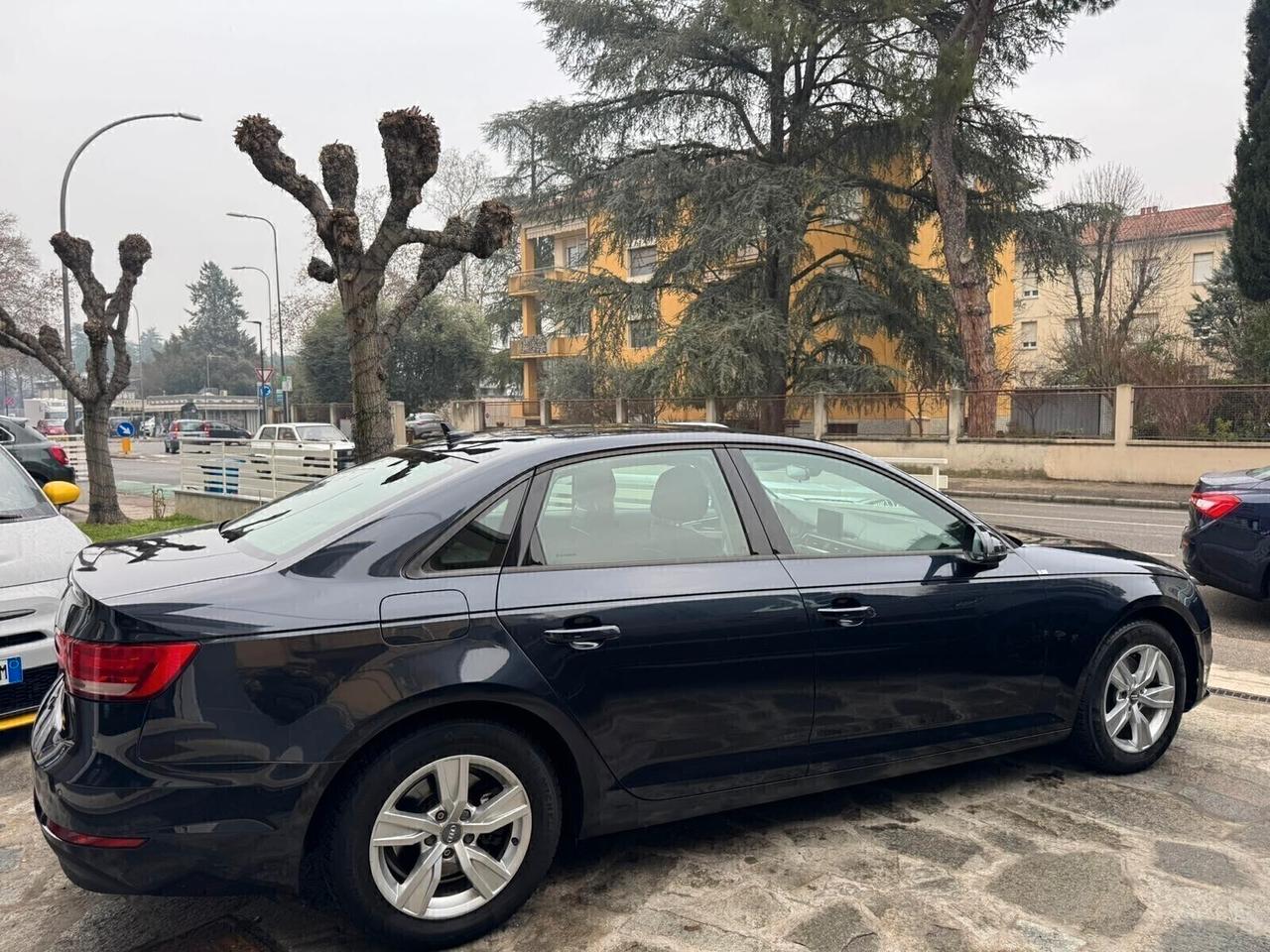 AUDI A4 2.0 TDI 122 CV BUSINESS UNIP ZERO ANTICIPO