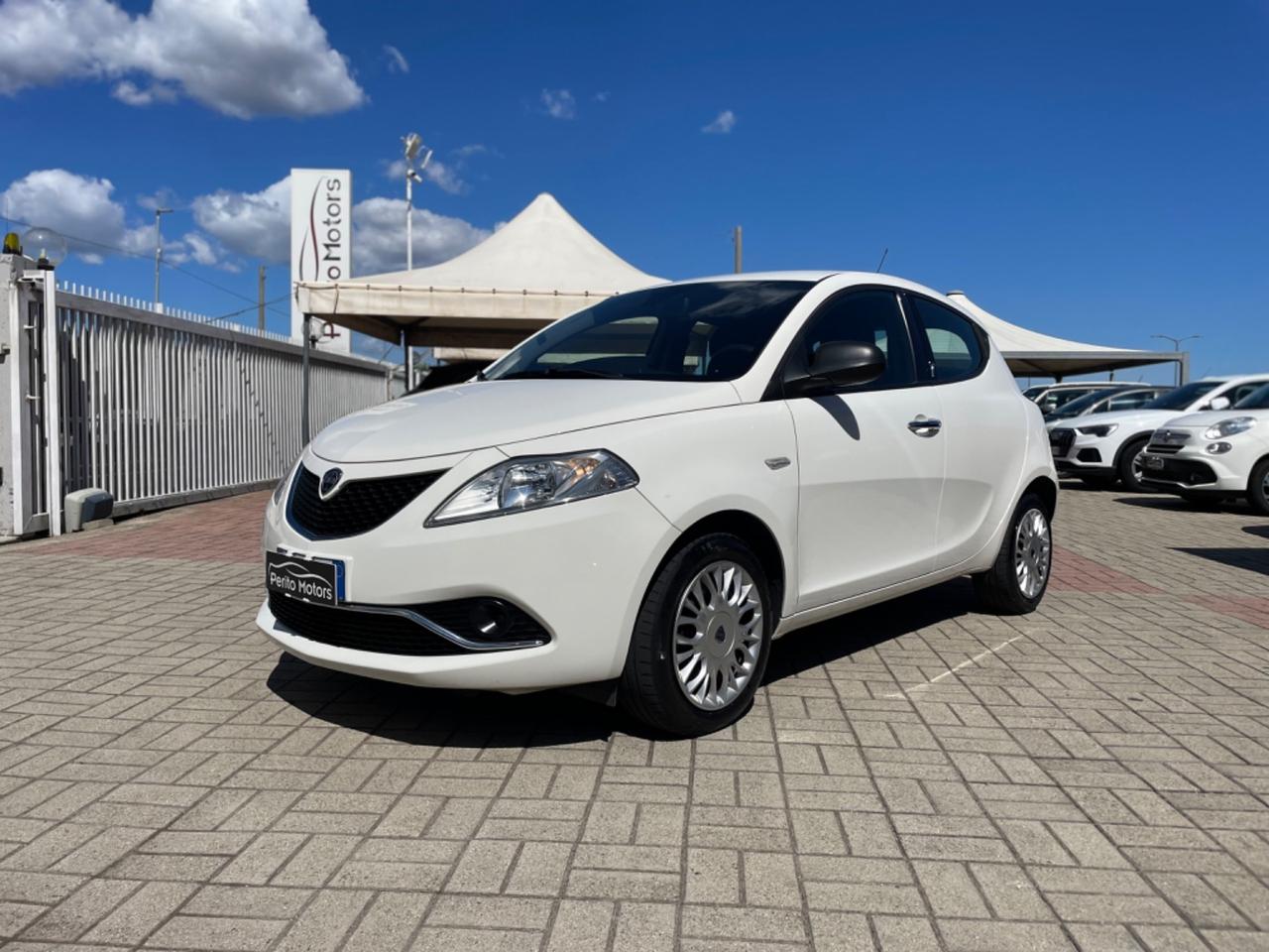 Lancia Ypsilon 1.2 69 CV 5 porte Silver