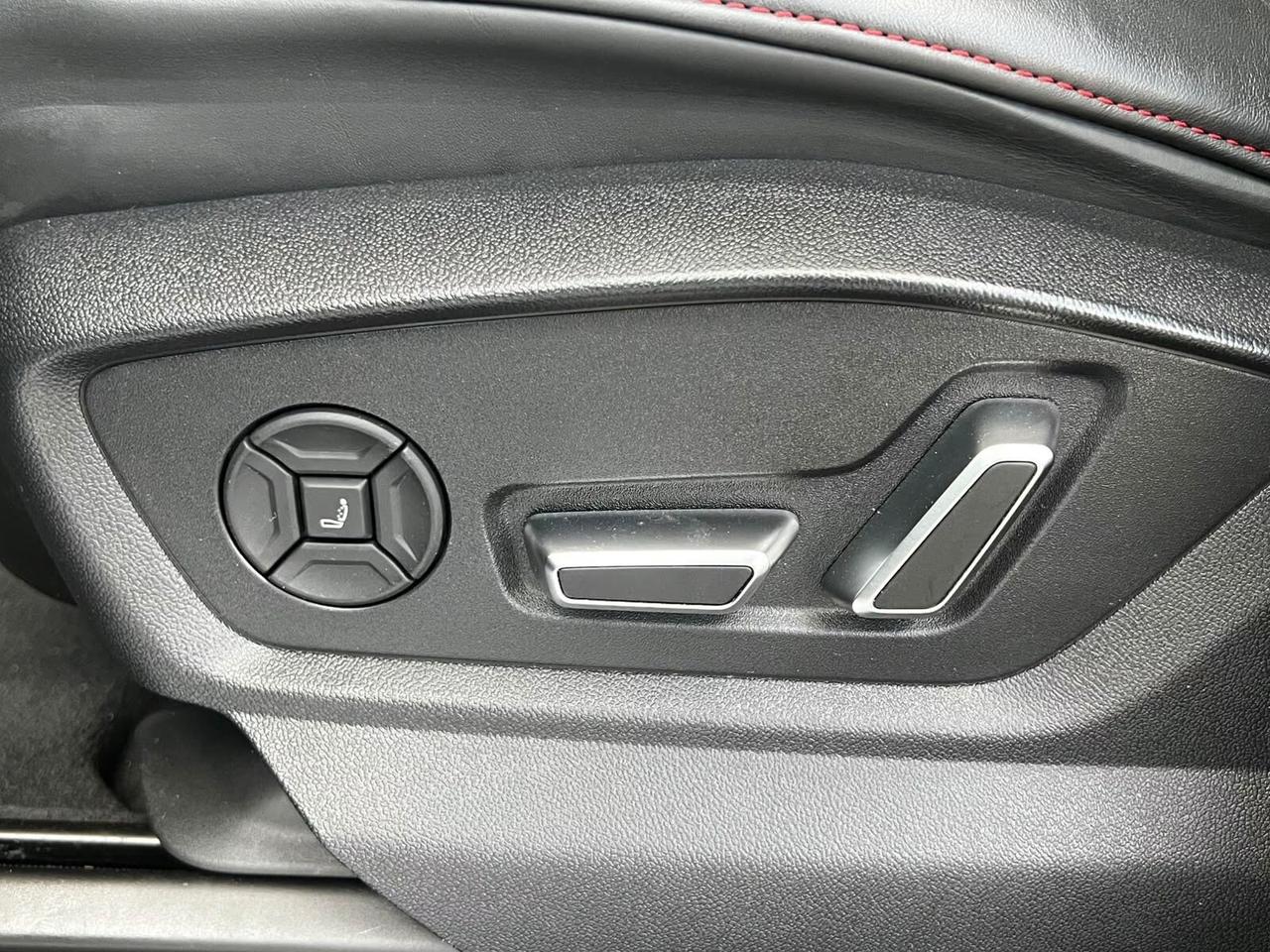 Audi Q8 RS TFSI V8 quattro tiptronic