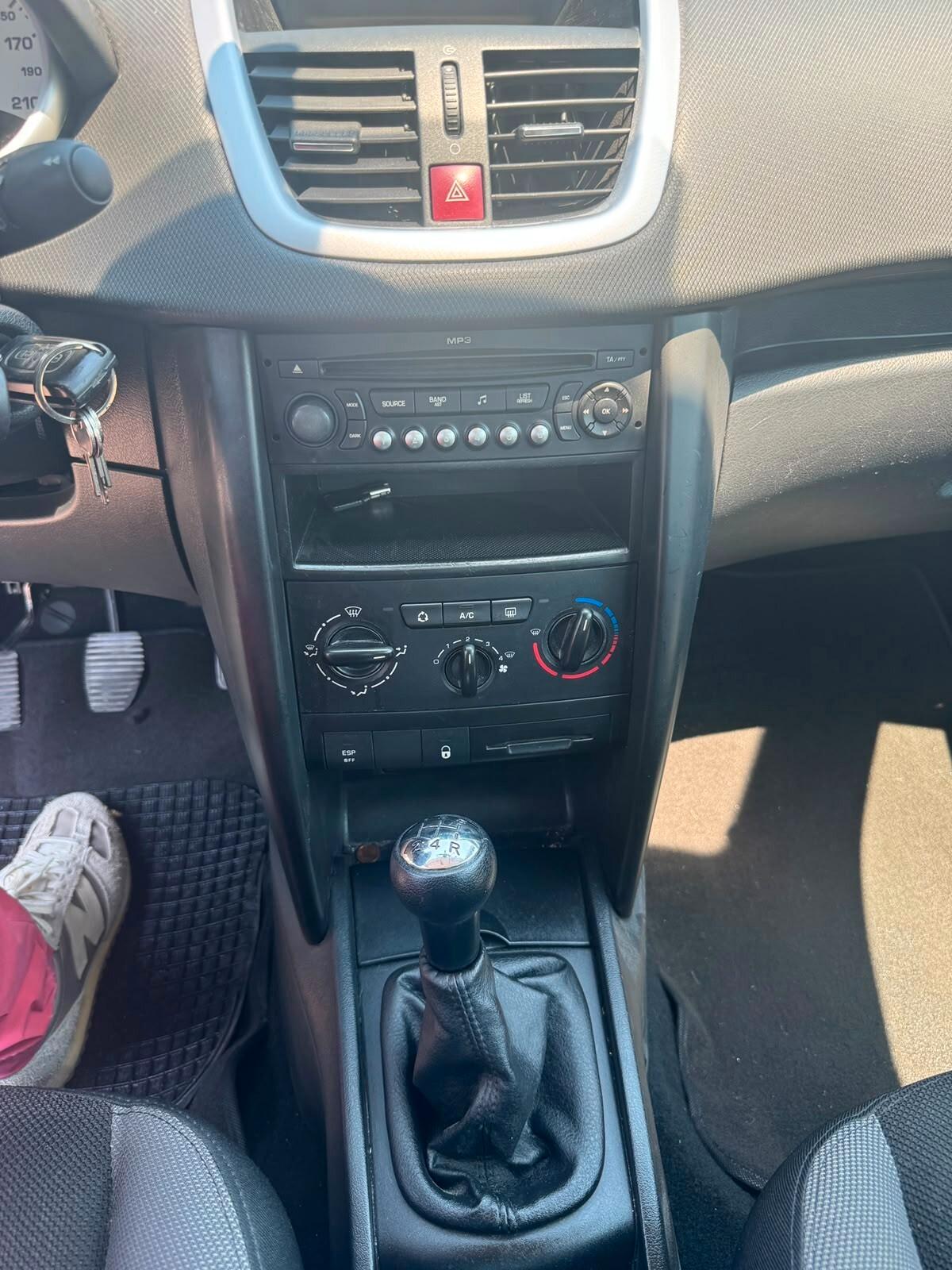 Peugeot 207 1.4 DIESEL XNEOPATENTI 99.000 KM