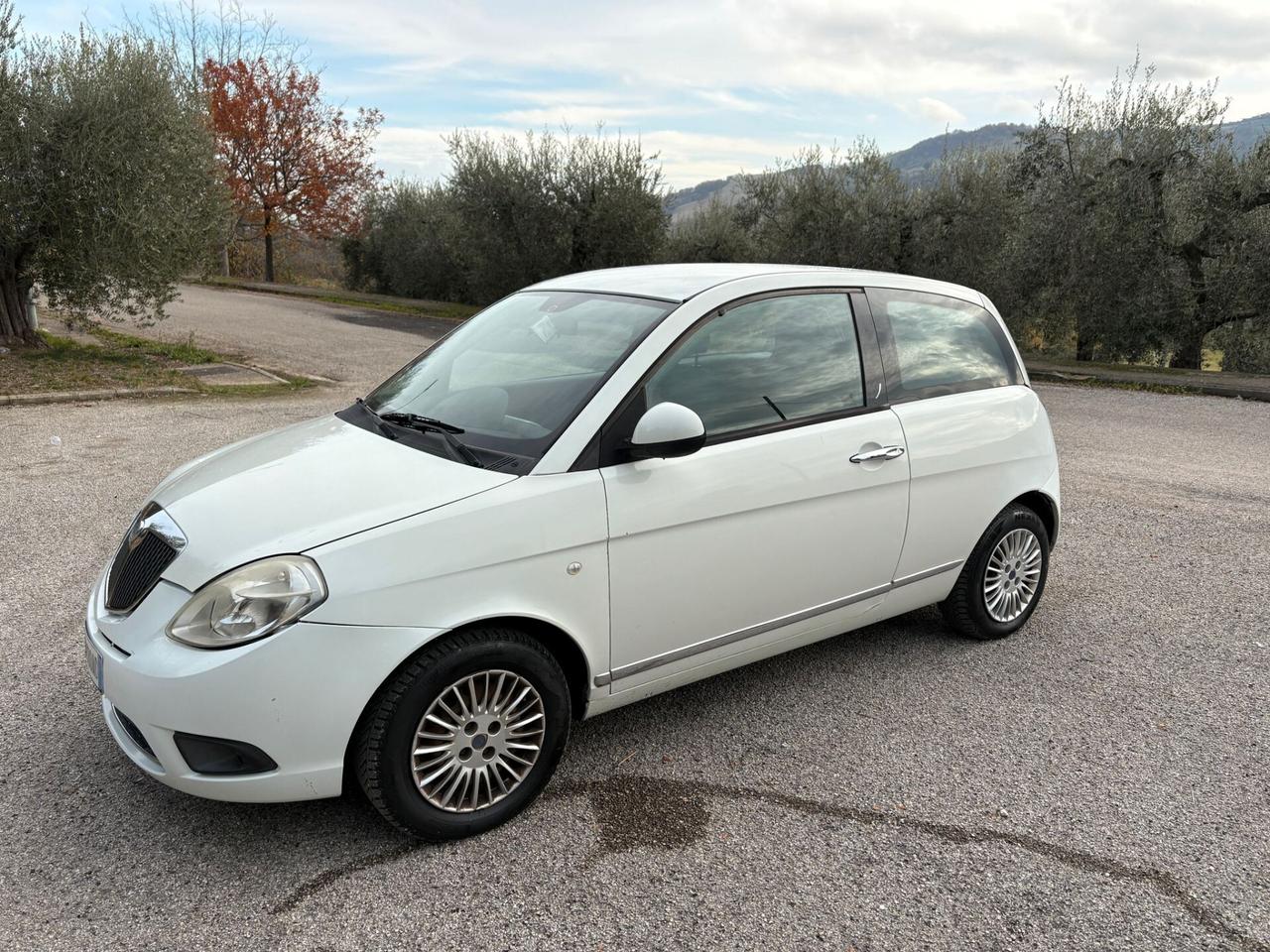 LANCIA Ypsilon1.3 MJT 75Cv Platino - 10-2010