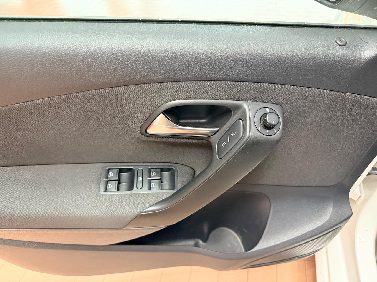 Volkswagen Polo 1.2 benzina 86cv Neopatentati